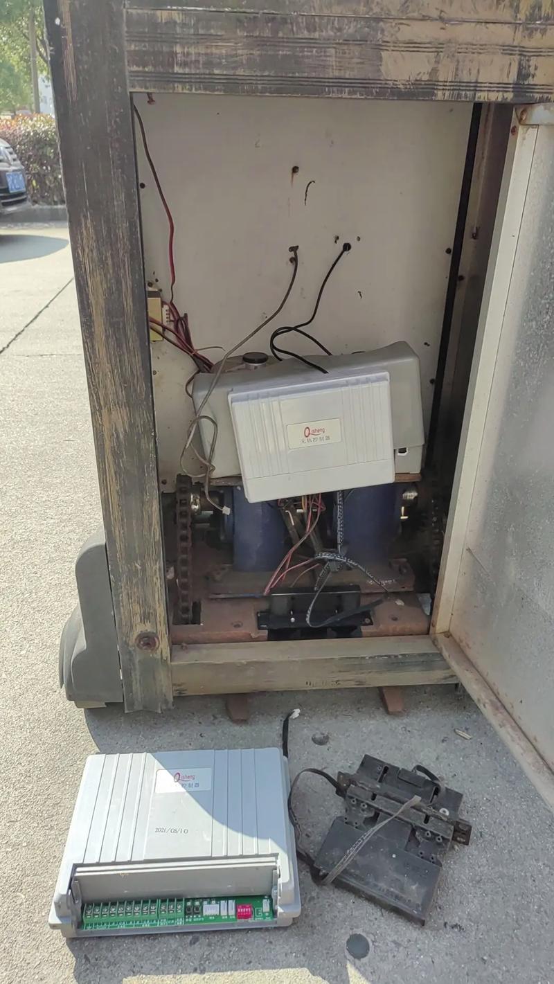 電動(dòng)伸縮門控制器更換全攻略 輕松搞定安裝與調(diào)試